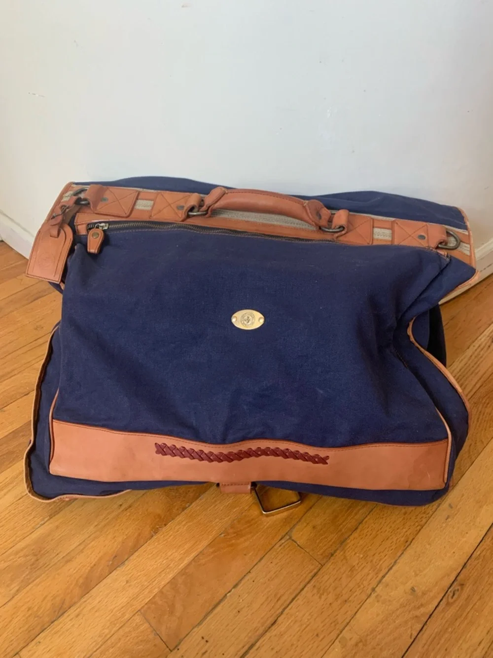 Rare vintage Navy United Colors of Benetton travel bag for suites and jackets